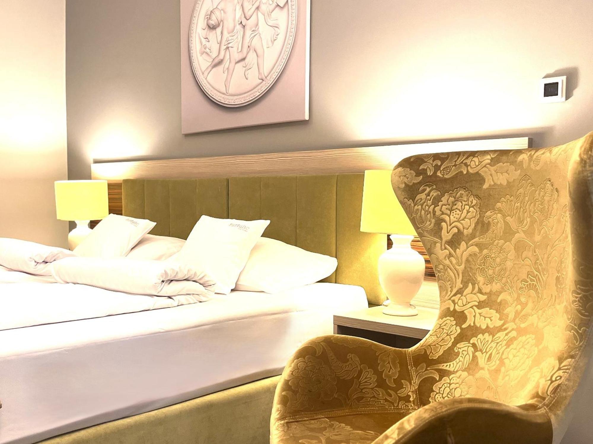 Fortune Old Town Boutique Hotel พอซนาน ภายนอก รูปภาพ
