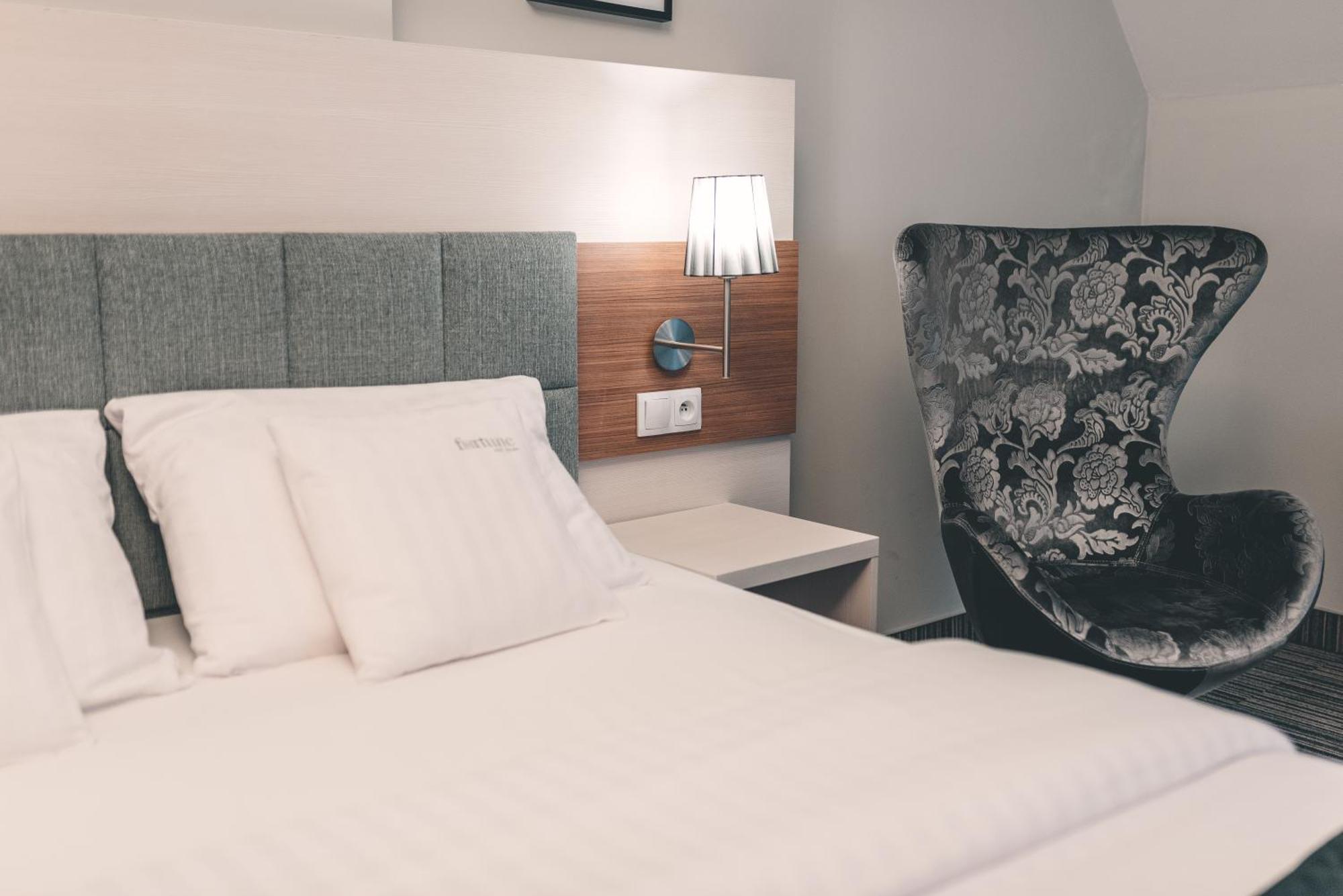 Fortune Old Town Boutique Hotel พอซนาน ภายนอก รูปภาพ