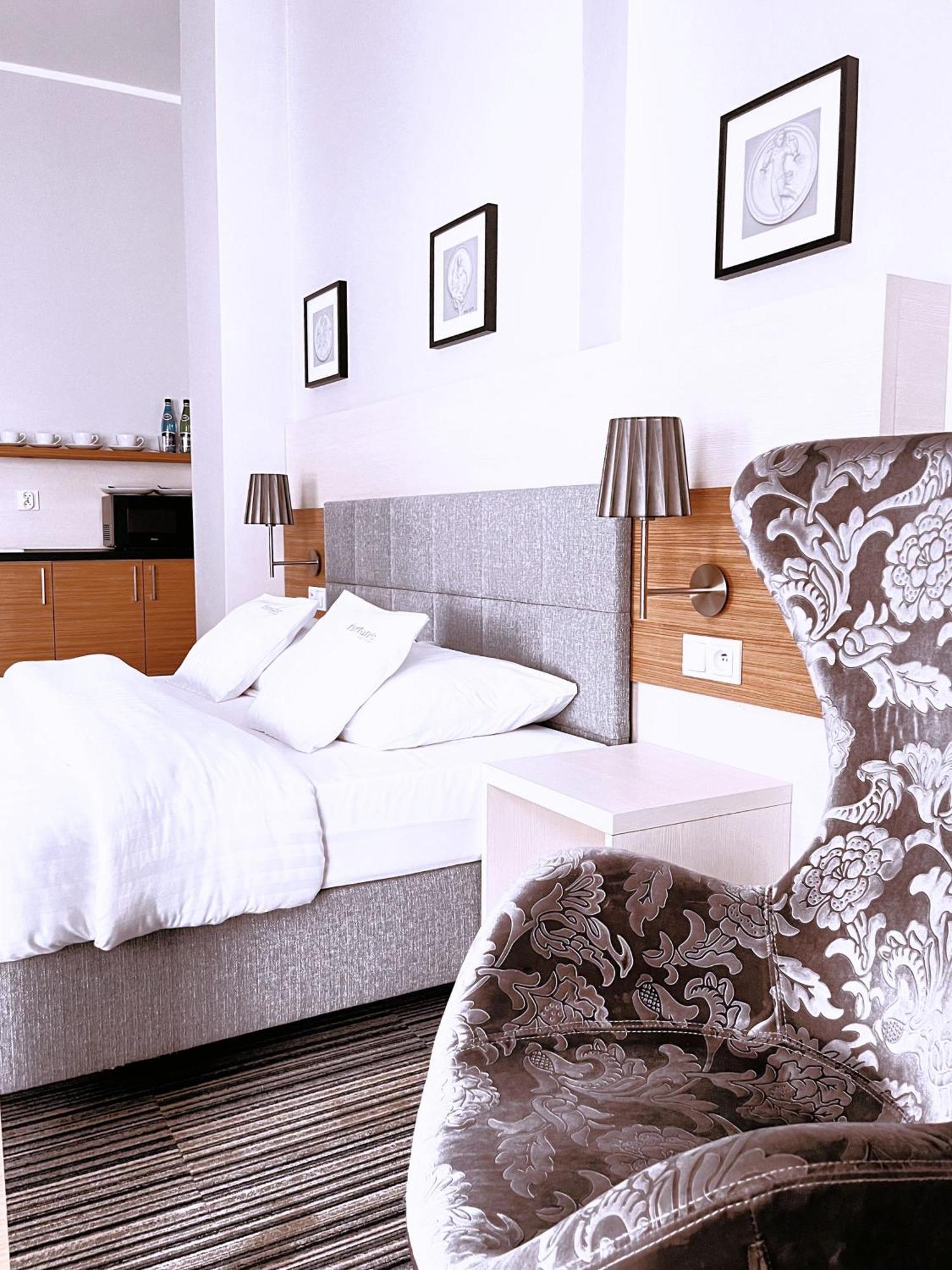 Fortune Old Town Boutique Hotel พอซนาน ภายนอก รูปภาพ