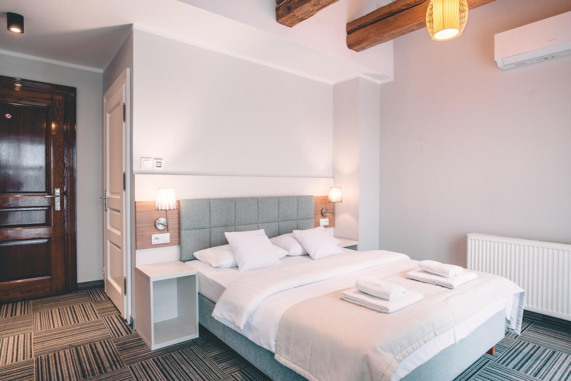 Fortune Old Town Boutique Hotel พอซนาน ภายนอก รูปภาพ